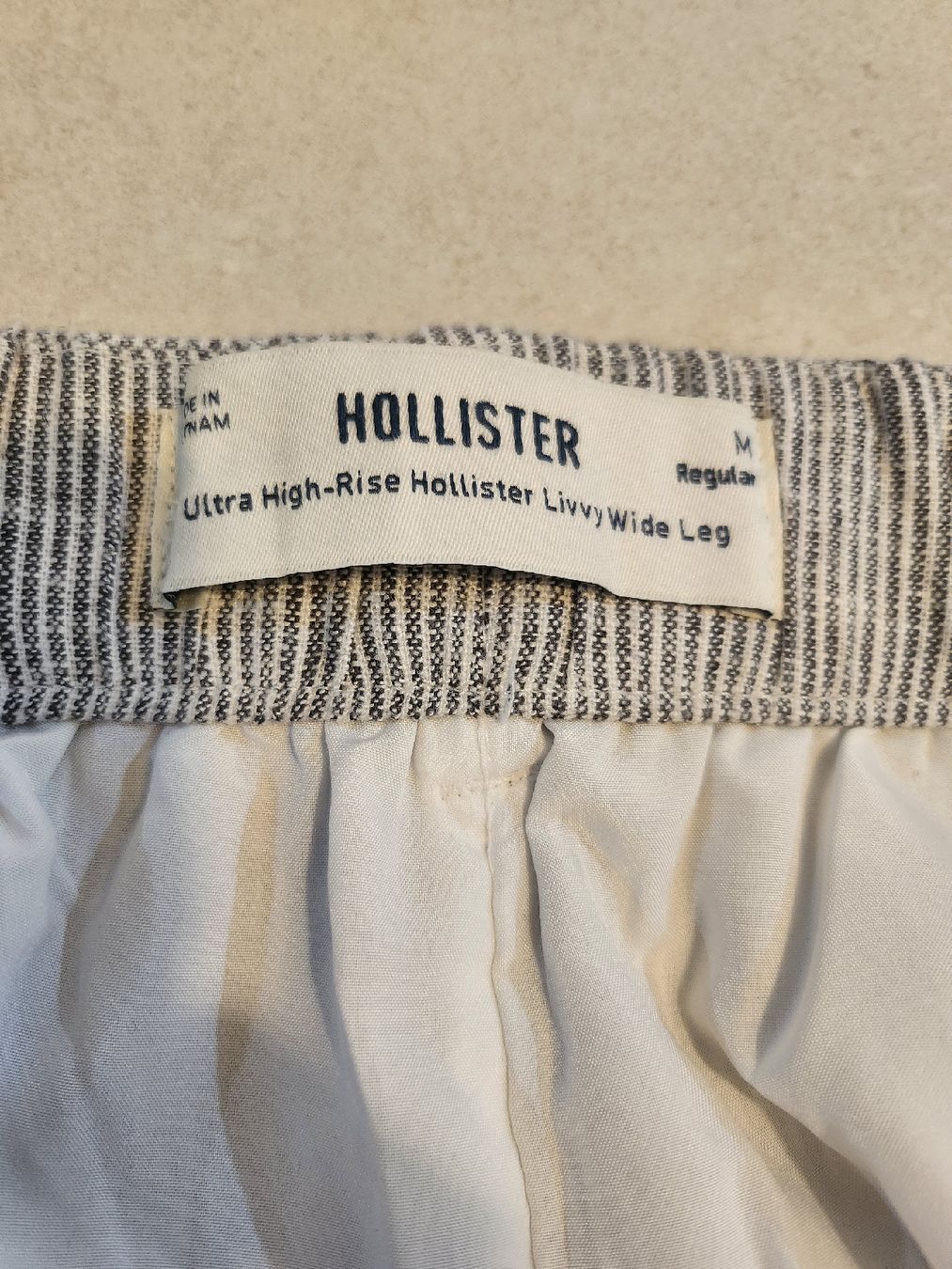 Hollister Pantaloni: HOLLISTER Hose, hellgrau, M – Usato da Cham venduto da pichurrita 2