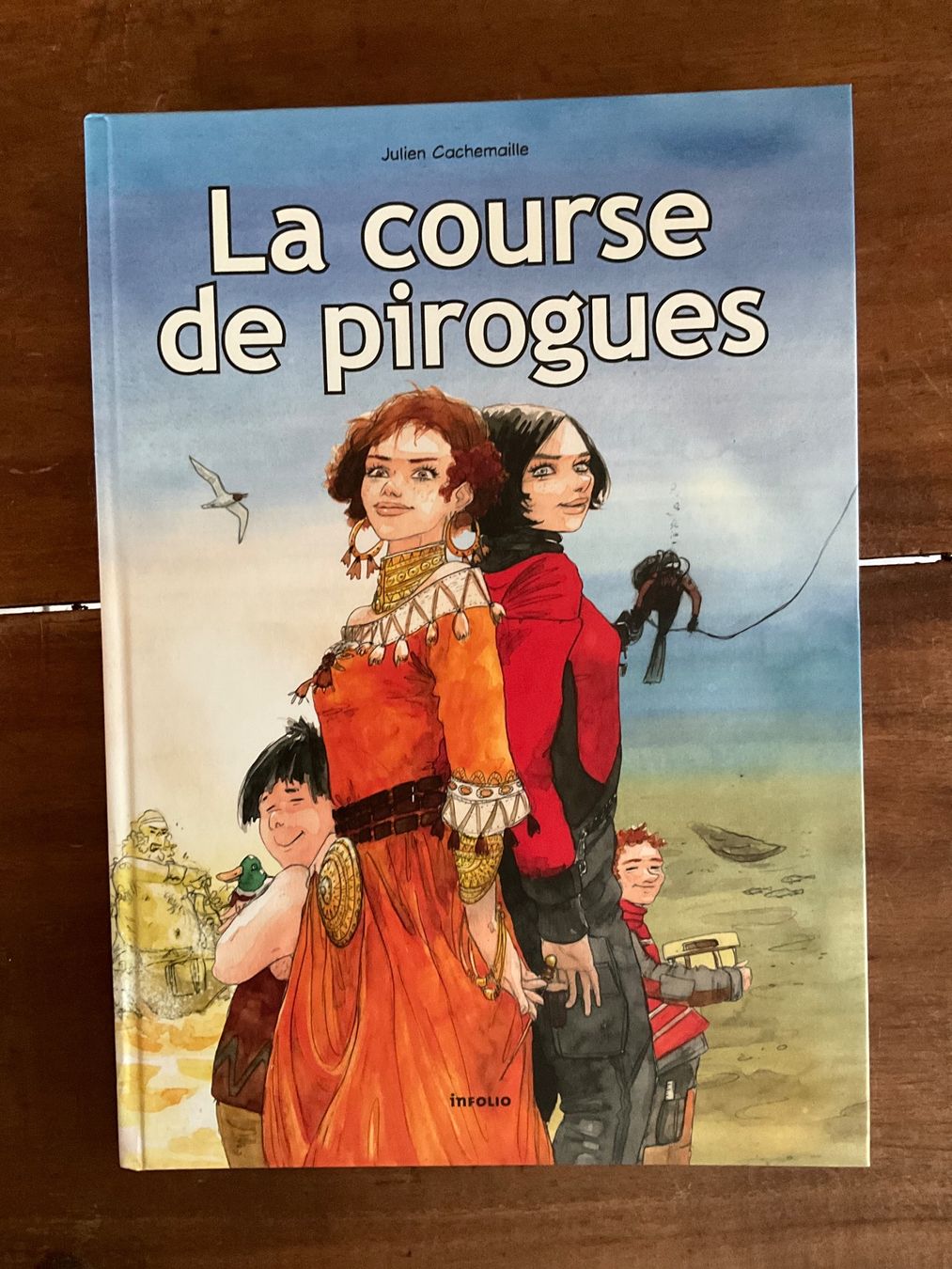 Fumetti: La Course de pirogues - BD - Édition signée + dessin ! – Usato da Avenches venduto da Lactobacille 1