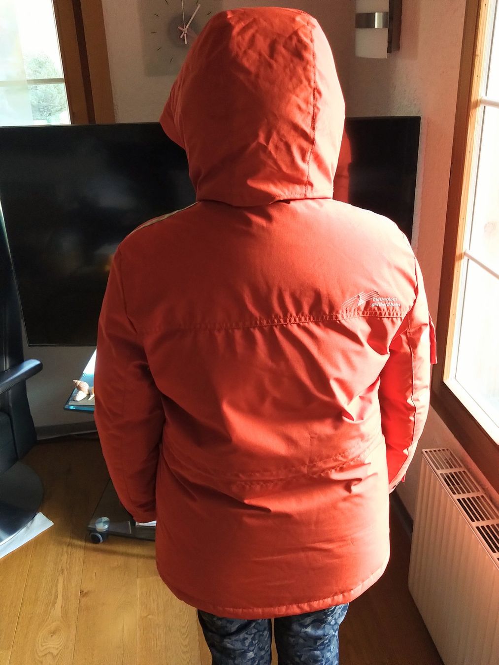Jacken: Daunenjacke mit Kaputze – Neu (gemäss Beschreibung) aus Frutigen von Pixele10 1