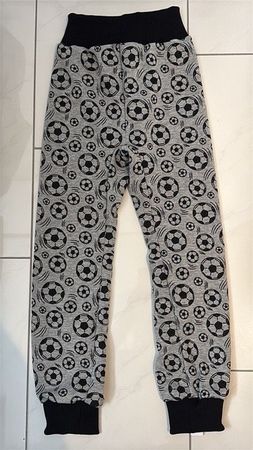 Fleece Thermo Pumphose mit Fussball Gr. 122/128 Neu