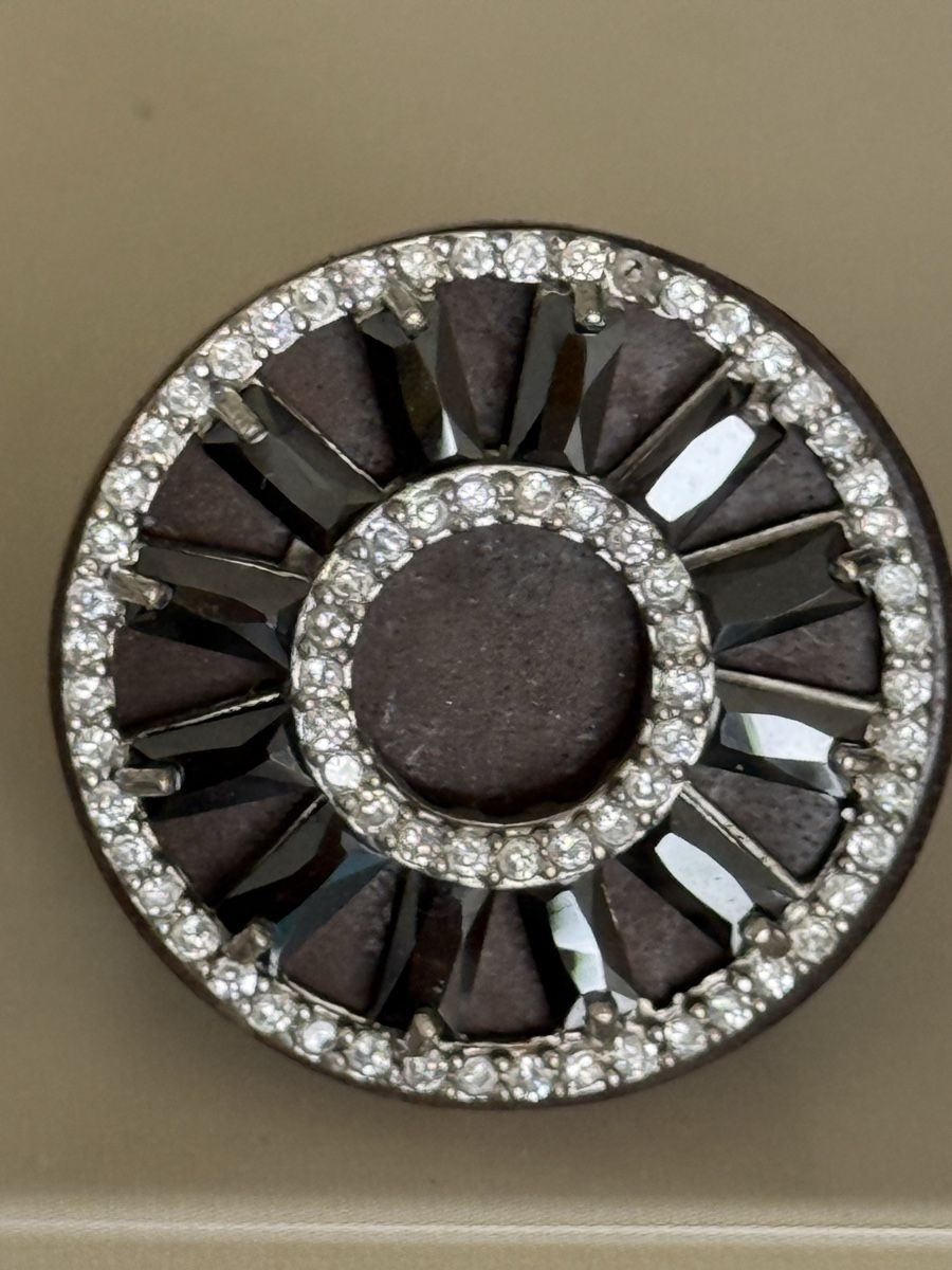 Anelli: Unique Wood Statement Ring with Black &Crystal Embellishment – Usato da Zürich venduto da DEGU