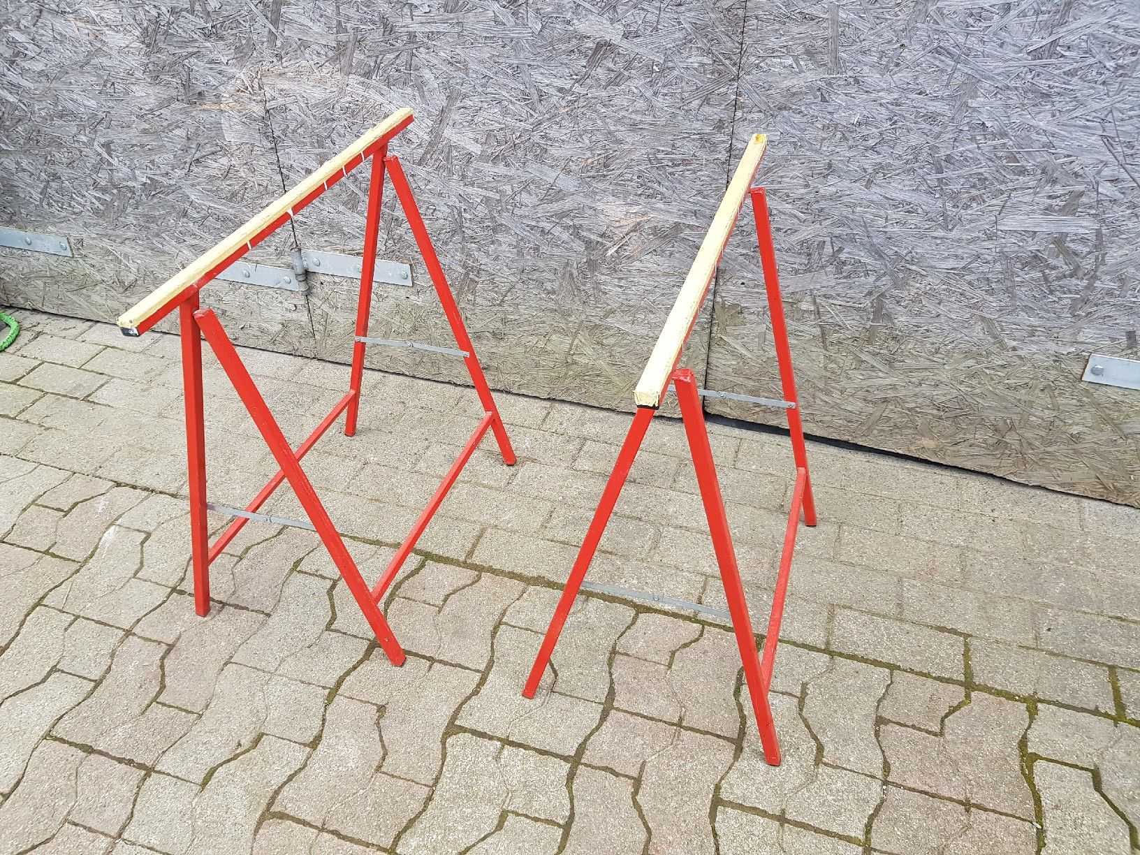 Sonstige Dekorationen & Accessoires: Top Zustand: 2x Bock / Sägebock / Rot, Stabil! – Gebraucht aus Brunnadern von p..... 1