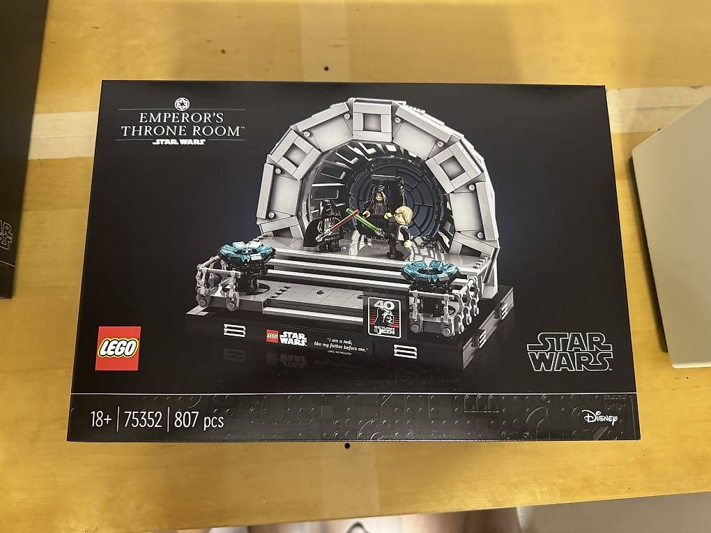Kit di costruzioni: LEGO Star Wars 75352 – Usato da Luzern venduto da YvesX