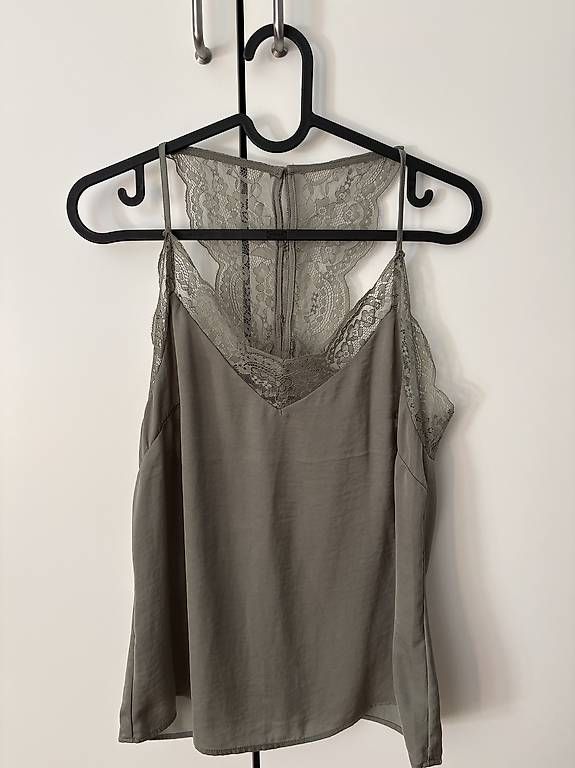Tops: Feines, pastell-hellgrünes Sommeroberteil, Grösse 36 – Gebraucht aus Zürich von Tamara066