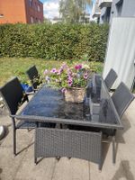 Rattantisch  mit stühlen