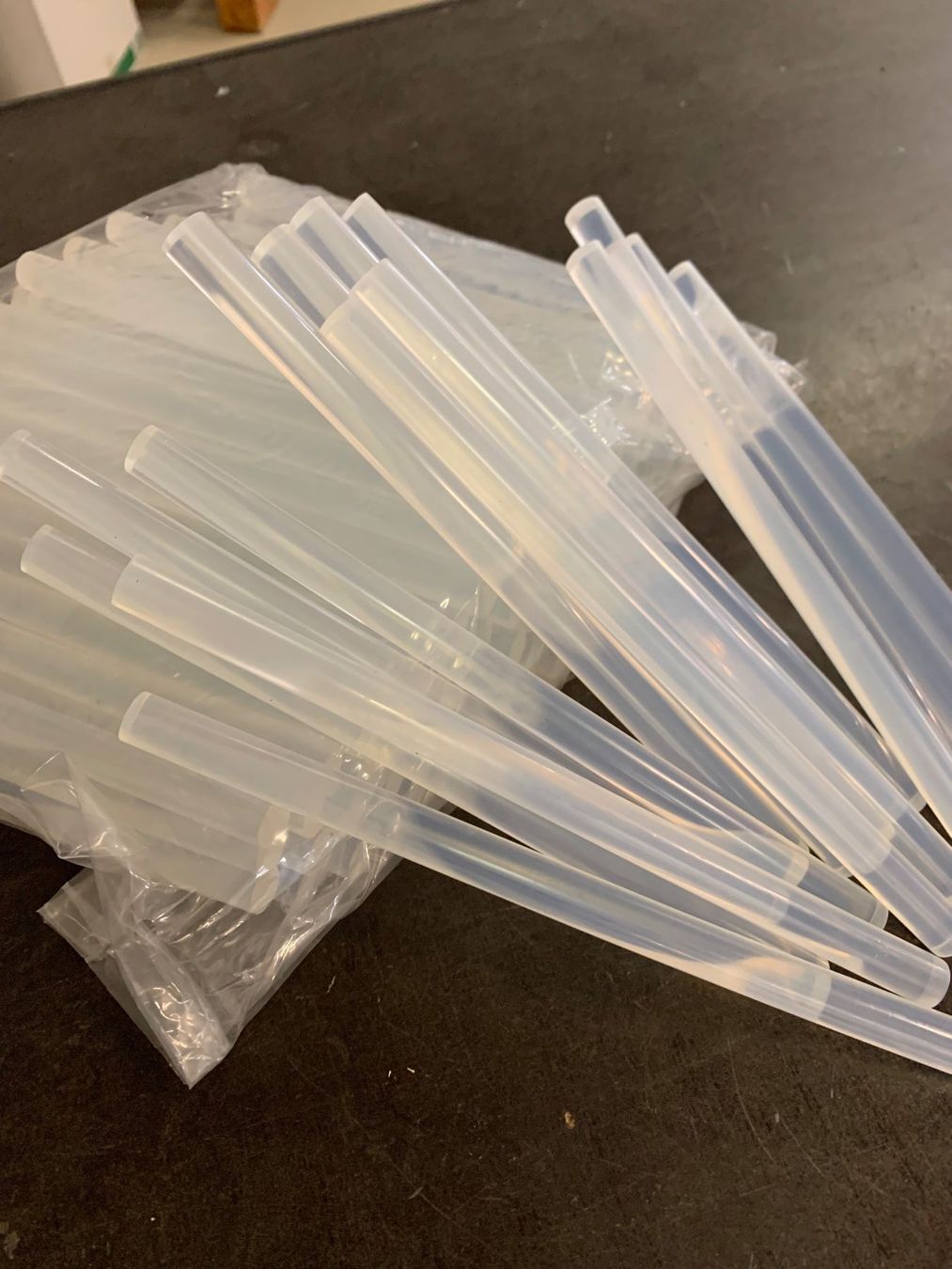 Bastelsets: Heissleim Sticks, transparent im 2 Kilo Sack – Neu (gemäss Beschreibung) aus Flaach von Rosatipi 2