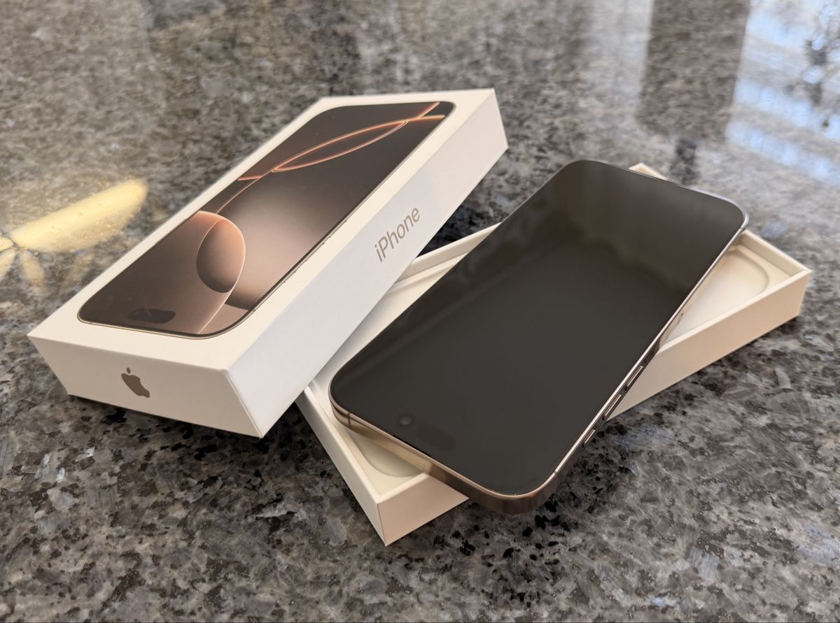Apple Telefoni cellulari / Smartphones: Apple iPhone 16 Pro Max Gold 256GB – Usato da Fehraltorf venduto da Mydreamshop 1