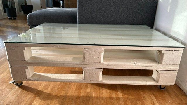 Tavoli: Pallet Couchtisch mit Glasplatte, weiss – Usato da Pratteln venduto da Peter4133 2