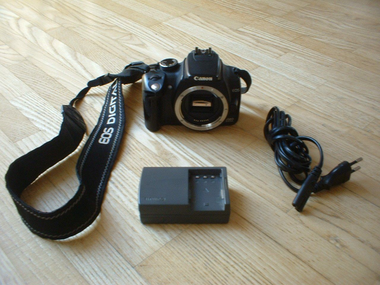 Canon Fotocamera: Canon EOS 350 D Body – Usato da Brüttisellen venduto da fsi_85x7 1