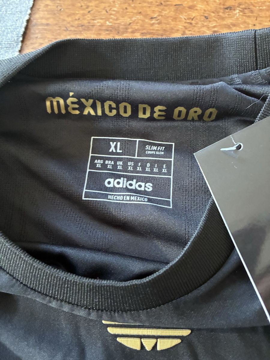 Adidas Maillots de corps & Pantalons: Mexico de Oro Tikot Xl slim fit mit patch – Neuf (Voir description) à Giubiasco par eti_55yn 2
