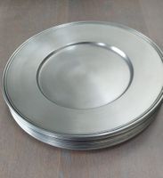 Assiettes de service en étain / Zinn-Platzteller