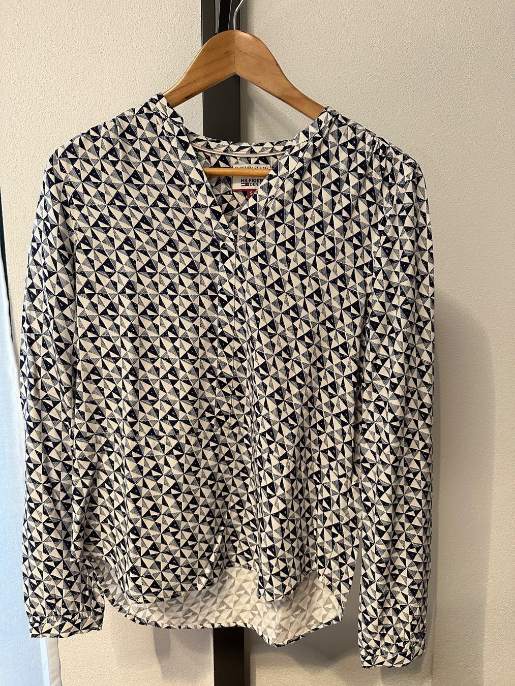 Tommy Hilfiger Blusen: Tommy Hilfiger Bluse Grösse S – Gebraucht aus Winterthur von AngiDi