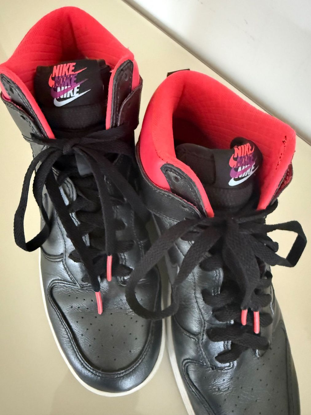 Nike Scarpe da donna: Nike Dunk High Top Sneaker Damen Sneaker Gr. 40 – Nuovo (secondo la descrizione) da Steg im Tösstal venduto da goldlionfree 1