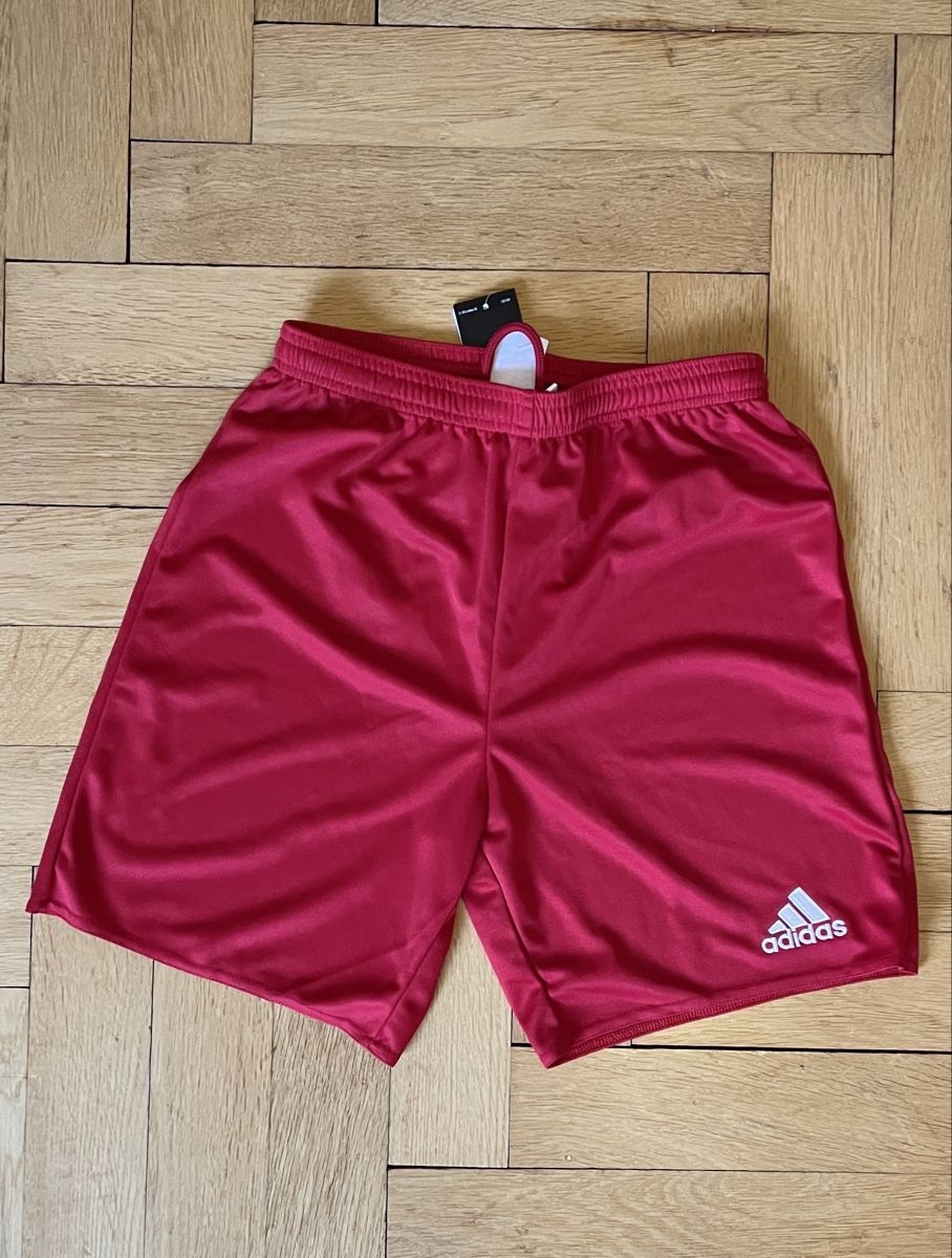 Adidas Hosen: Adidas Shorts rot  – Neu und originalverpackt aus Olten von ctuc