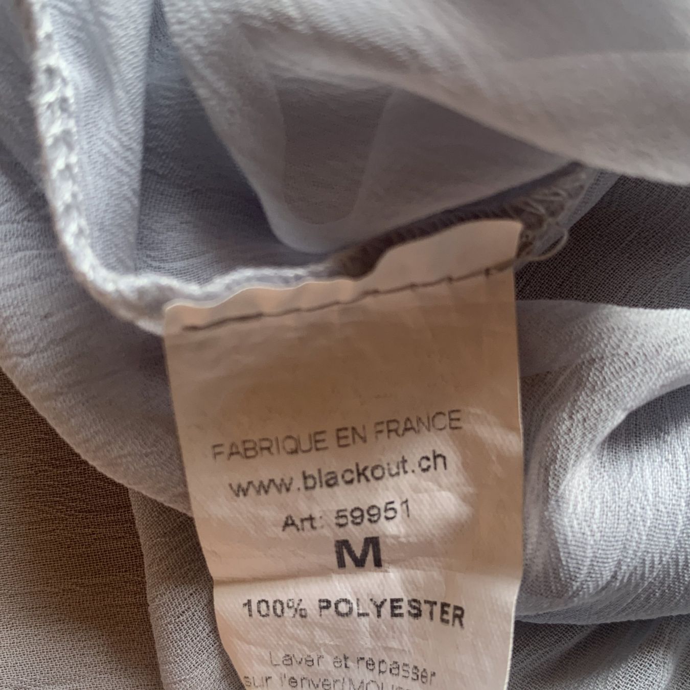 Tops: Graue, romantische, transparente Bluse mit Rüschen, Größe S/ – Gebraucht aus Chalais von Decoarts.art 4