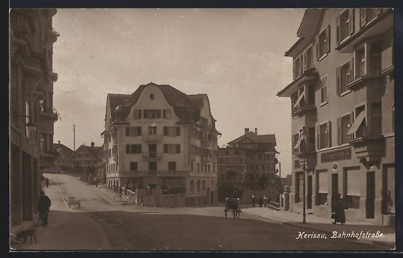 Cartoline postali: AK Herisau, Blick in die Bahnhofstrasse – Usato da Berlin venduto da bartko-reher