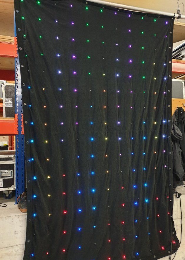 Tende: Chauvet LED Vorhang 2 x 3m – Usato da Maienfeld venduto da LehnerAkustikAG