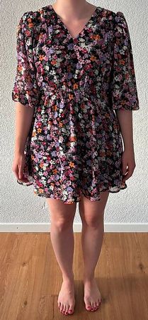 ONLY Blumenkleid - Neu mit Originaletikett - Grösse M