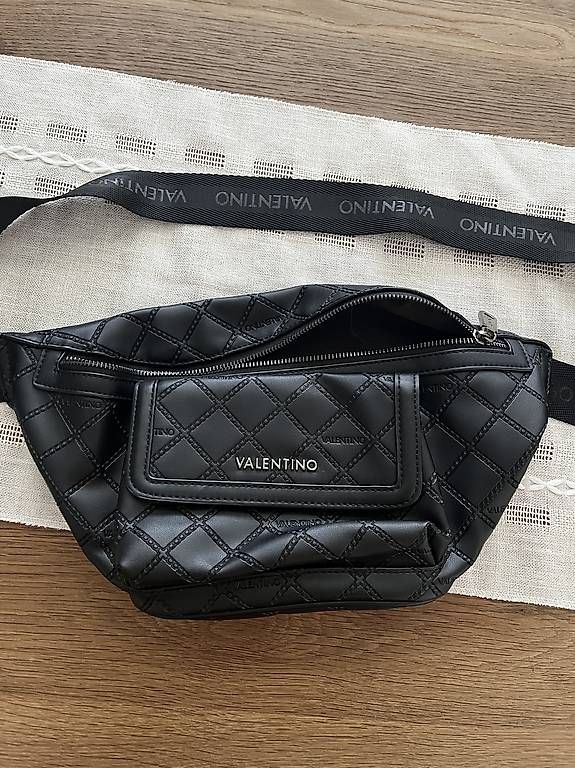 Taschen für Damen: Bauchtasche von Valentino – Gebraucht aus Möhlin von Cello22