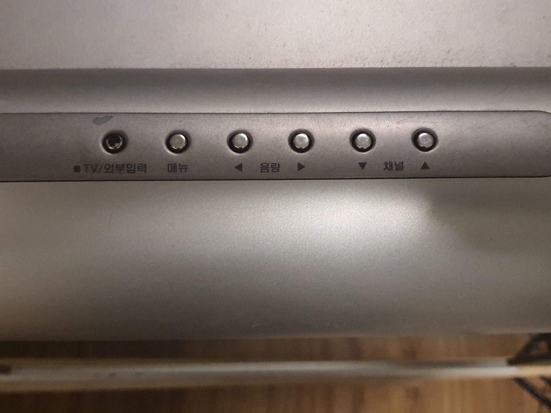LG Fernseher: LG RN-21FA72 Netee FLAT CRT TV – Gebraucht aus Bachenbülach von RGB-out 2