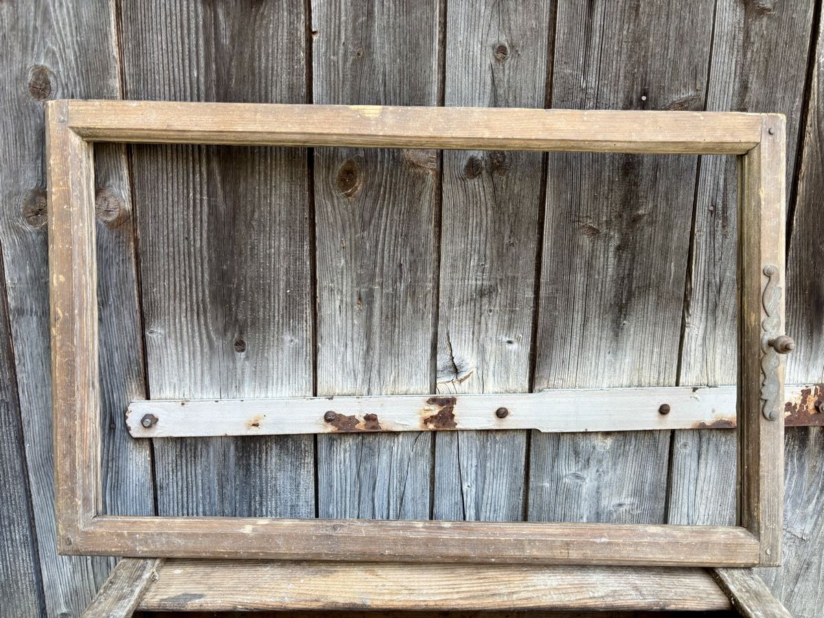 Fenster: Alter Fensterrahmen Holz – Gebraucht aus Gündisau von yuma06