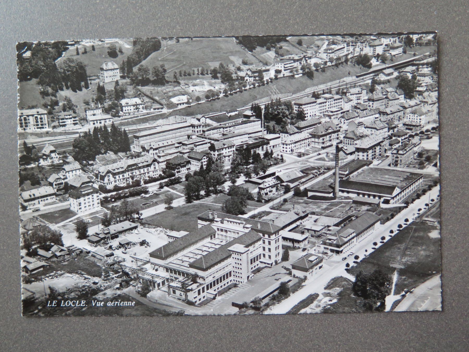 Cartoline postali: LE LOCLE - VUE AÉRIENNE – Usato da Wittenbach venduto da lipasal