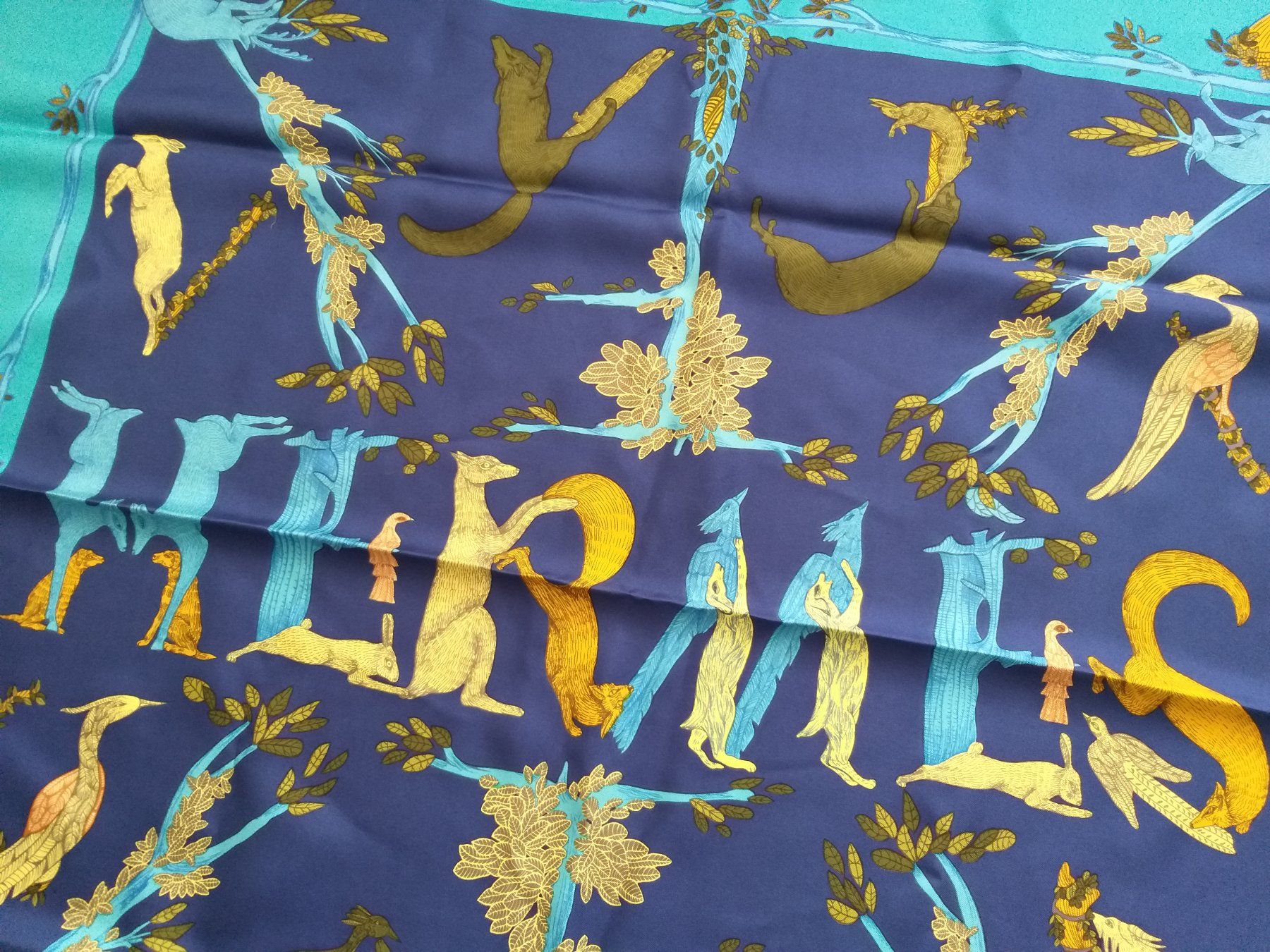 Hermès Foulard & Sciarpe: HERMES "ALPHABET III" CARRE 90 CM – Usato da Cossonay-Ville venduto da Les_1001_perles 6