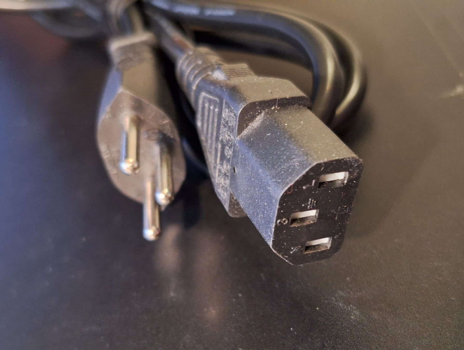 Cavi: PC Netzkabel C13 - T12 – Usato da Steinhausen venduto da V4ABC