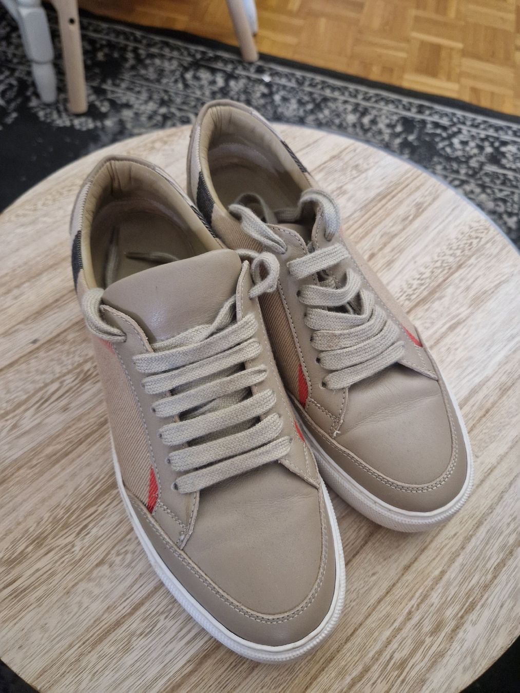 Burberry Damenschuhe: BURBERRY – Gebraucht aus Chavannes pres renens von Scbel 1