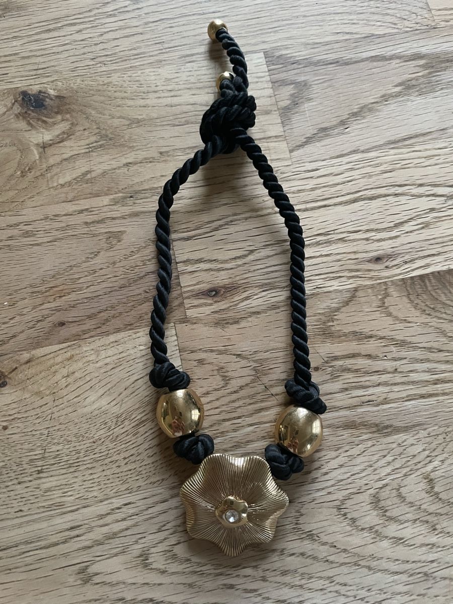 Pierre Lang Catenine: Pierre Lang Halsband Kordel – Usato da Flawil venduto da Naphtali