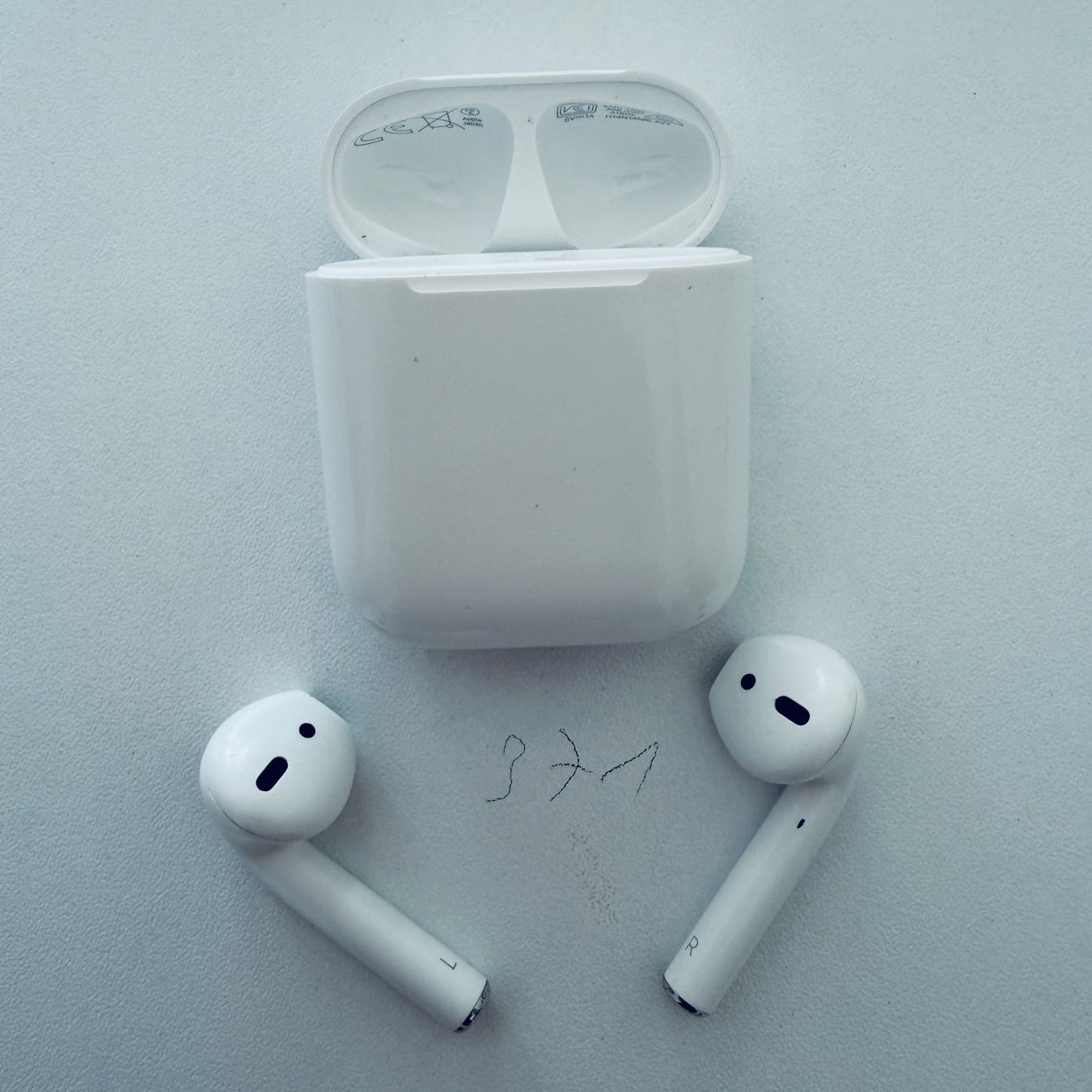 Apple Cuffie: Original Apple AirPods 2 Gen. Wireless Kopfhörer & Case – Usato da Basel venduto da MY.AIRPODS.SHOP 1