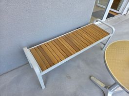 Bank mit Stahlgestell grau und Holz mittelbraun, 136x45x55