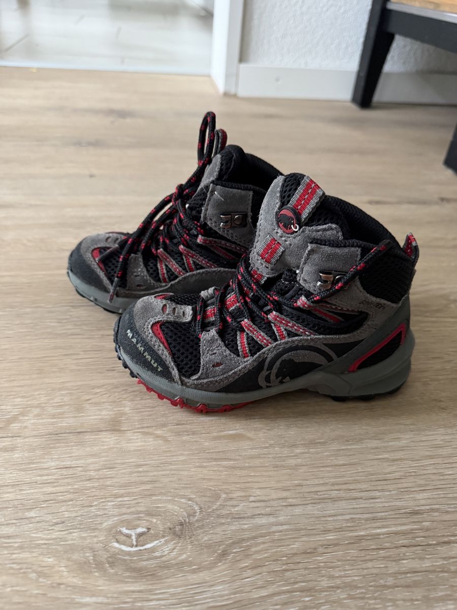 Mammut Scarpe da uomo: Wanderschuhe Mamut, Goretex, Gr. 27 – Usato da Dübendorf venduto da Ilsaporedelviaggio 2