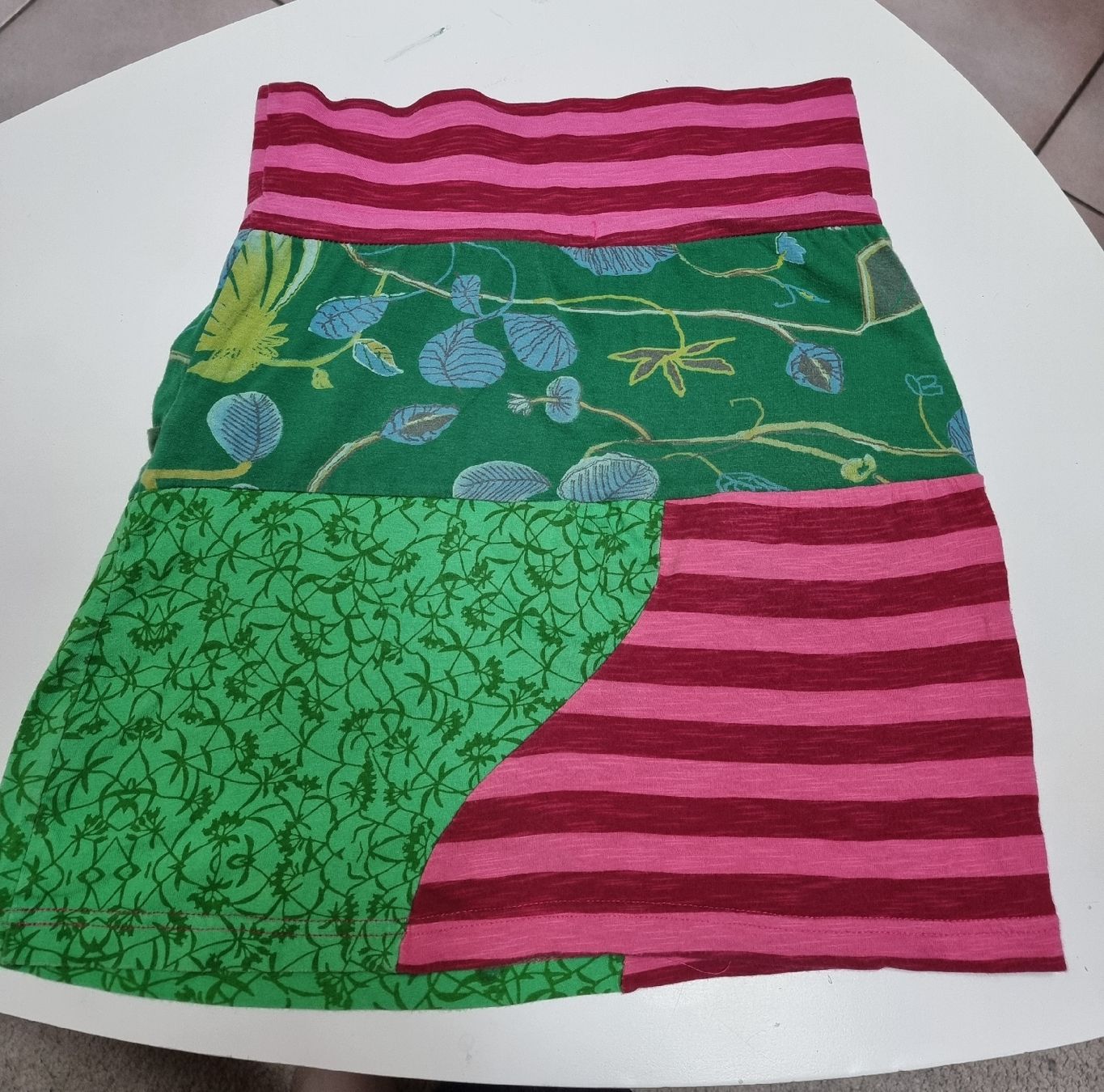 Desigual Vestiti & Gonne: Jupe Desigual fille  – Usato da st-Léonard venduto da Pegaze0 1
