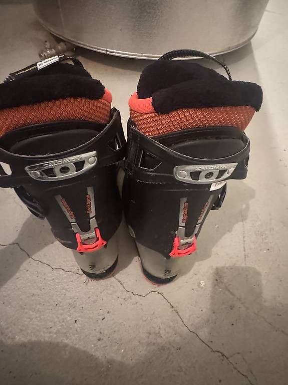 Scarpe da uomo: Skischuhe Gr 43 – Usato da St. Gallen venduto da mar_6jfn 2