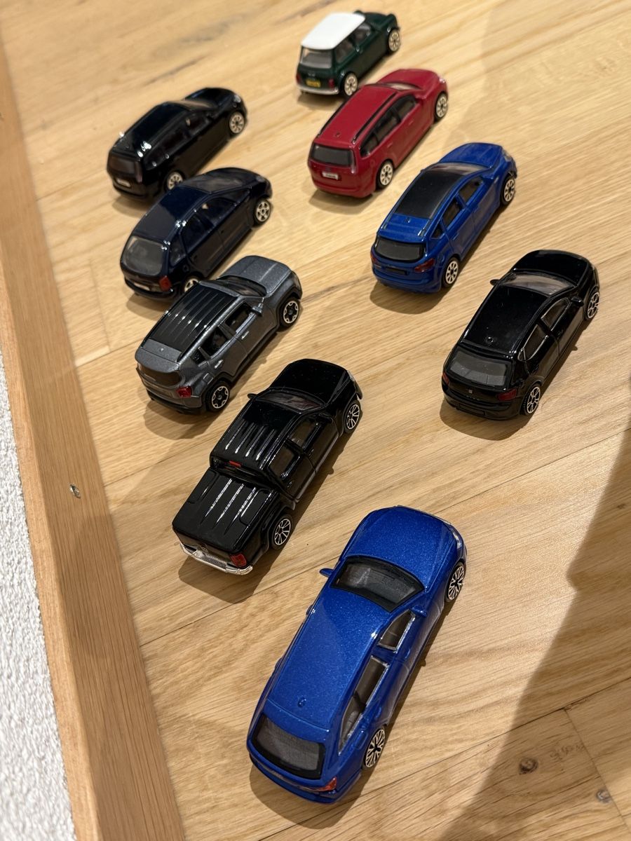 Bburago Modellini d'auto: Bburago Autosammlung 9 autos – Usato da Lachen SZ venduto da Nietzsche7 2