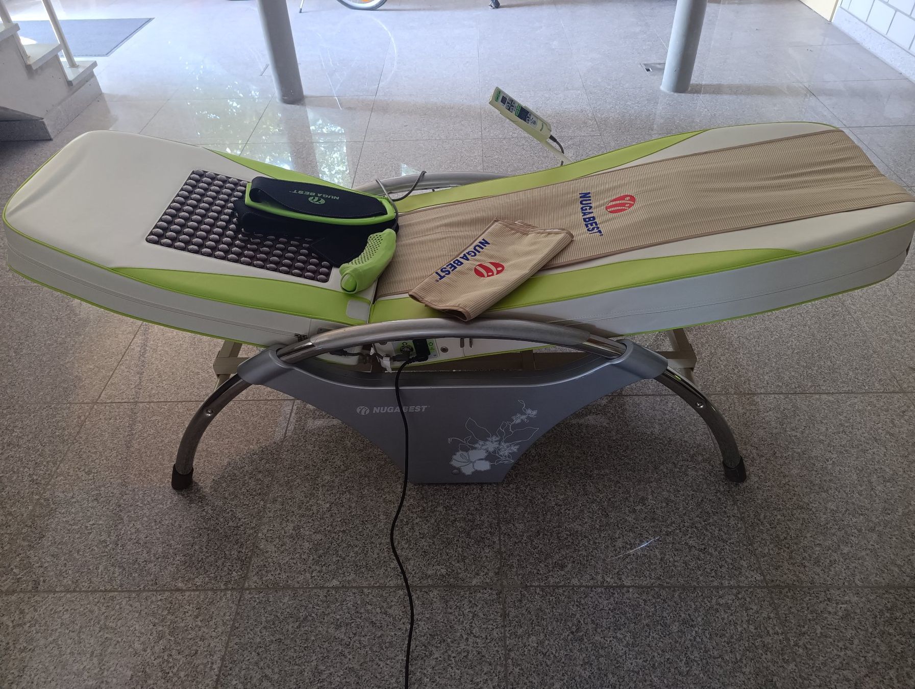 Dispositivi per massaggi: Nuga Best Massageliege – Usato da Diessenhofen venduto da Sesqui 7
