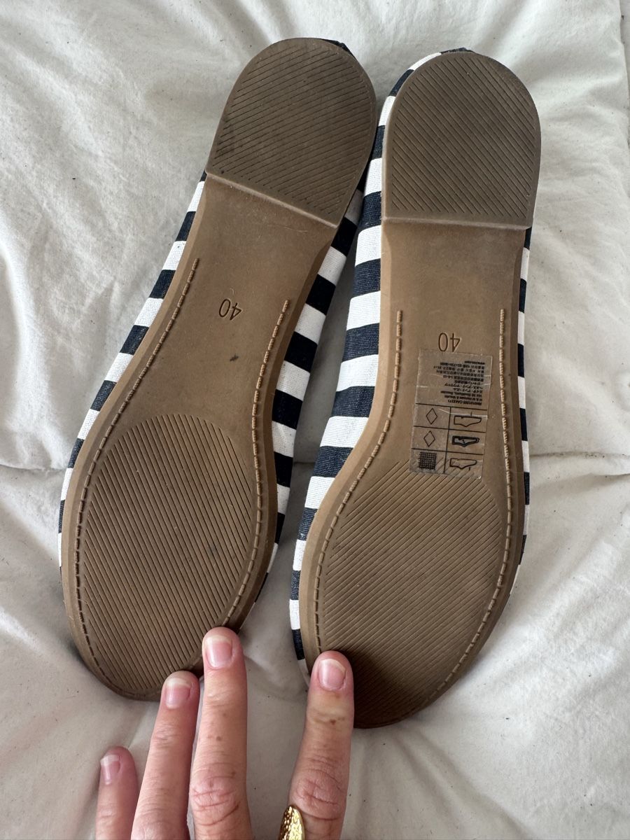 H&M Scarpe da donna: Ballerines H&M rayées noires blanches taille 40 – Usato da Genève venduto da lejardindesvetements 2