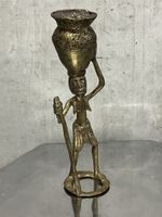Altes Messingfigur, tragende Frau mit Krug, Deko-Objekt, Vin