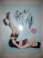 DITA VON TEESE ** AUTOGRAMM ** LIPPENSTIFTABDRUCK ** RARITÄT