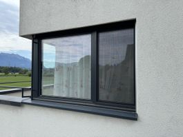 Holz Alu Fenster mit elektrische Storren