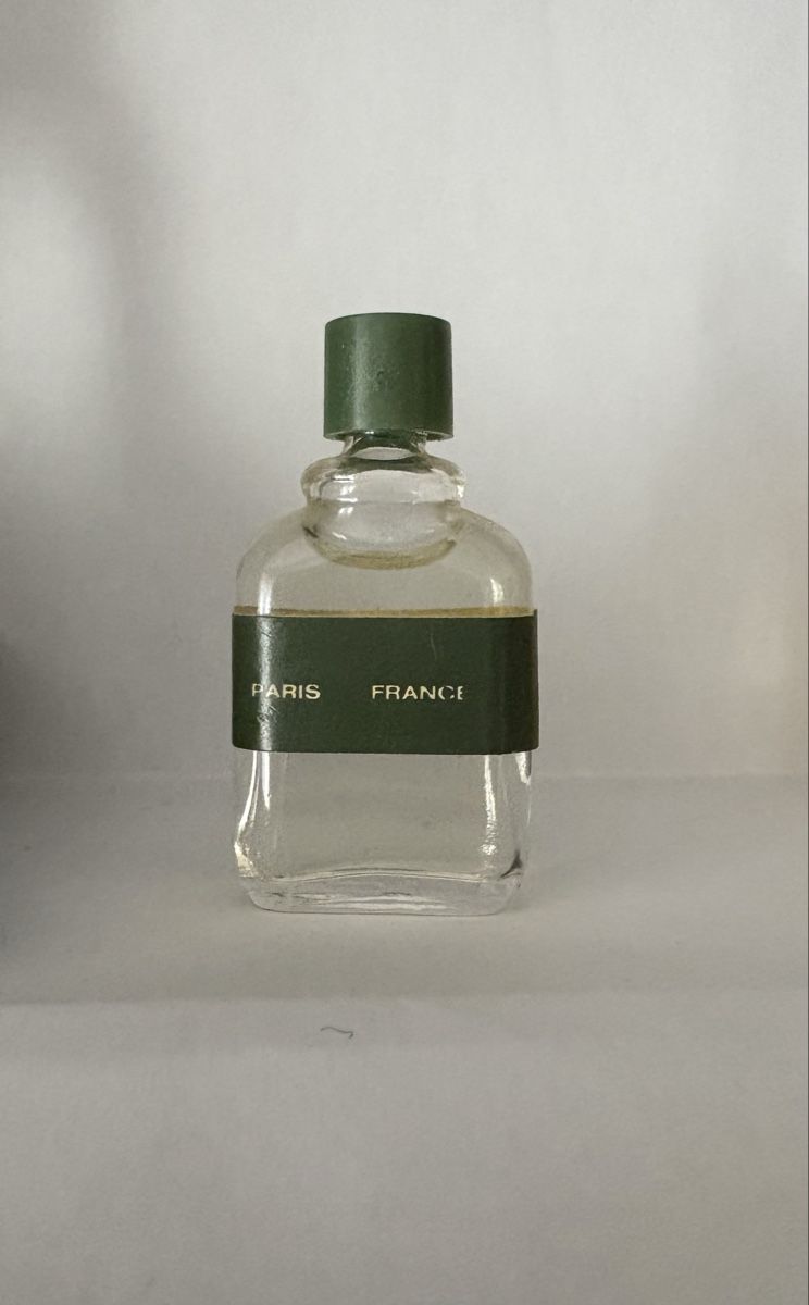 Givenchy Flaconi: Givenchy collection miniature flacon Eau de Vetyver RARE – Usato da Crans  Montana venduto da proff 2
