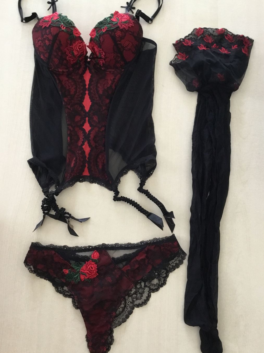 Lise Charmel Altra biancheria intima: LISE CHARMEL / Corsage / String / Strümpfe / 70B / 38 – Usato da St. Gallen venduto da mamavonbubu