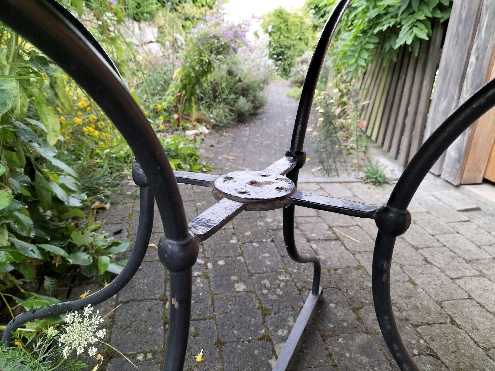 Tavoli: Gartentisch jugendstil 19.00jht rund – Usato da Müselbach venduto da pat_9c9w 7