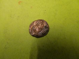 uralte Bronzemünze 16 mm     1.30 g