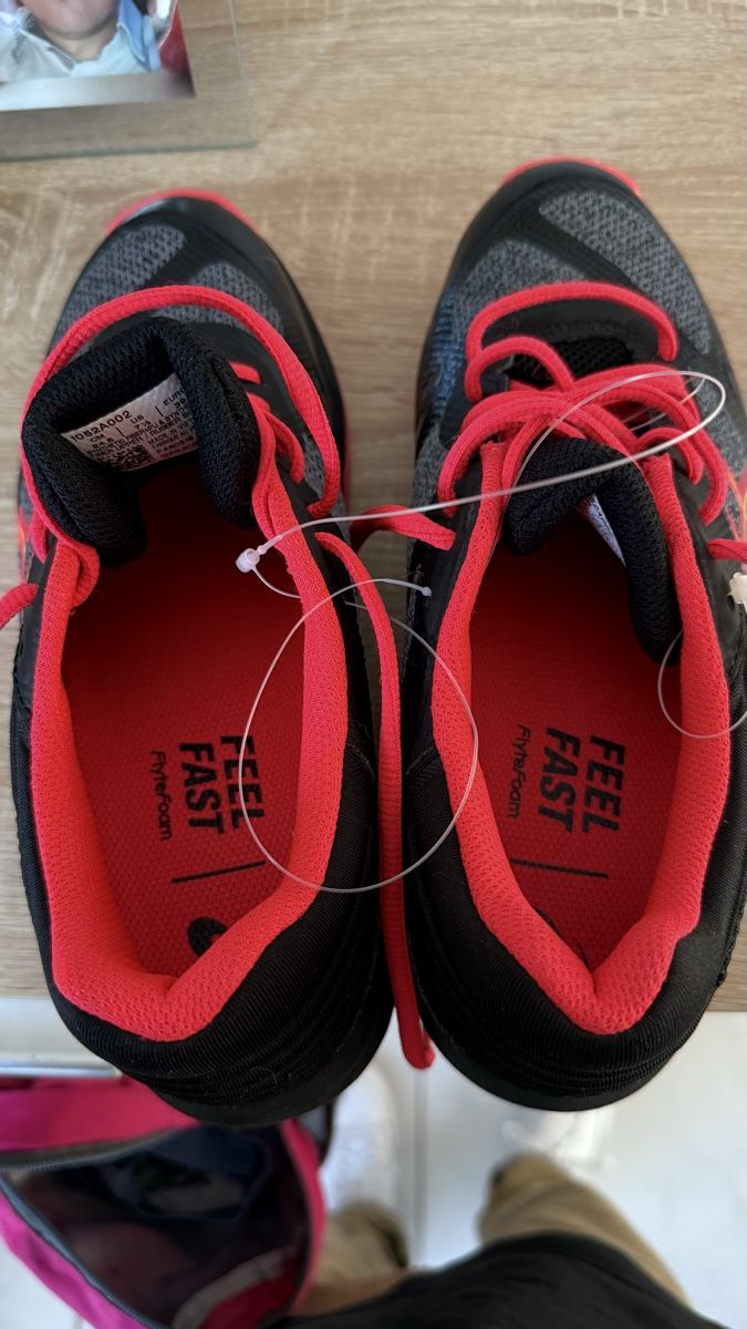 Asics Scarpe da donna: ASICS Netburner Ballistic FF  Neu & ungebraucht Gr. 39 – Nuovo e nell'imballaggio originale da Zell ZH venduto da jacopo.bonfiglio 1