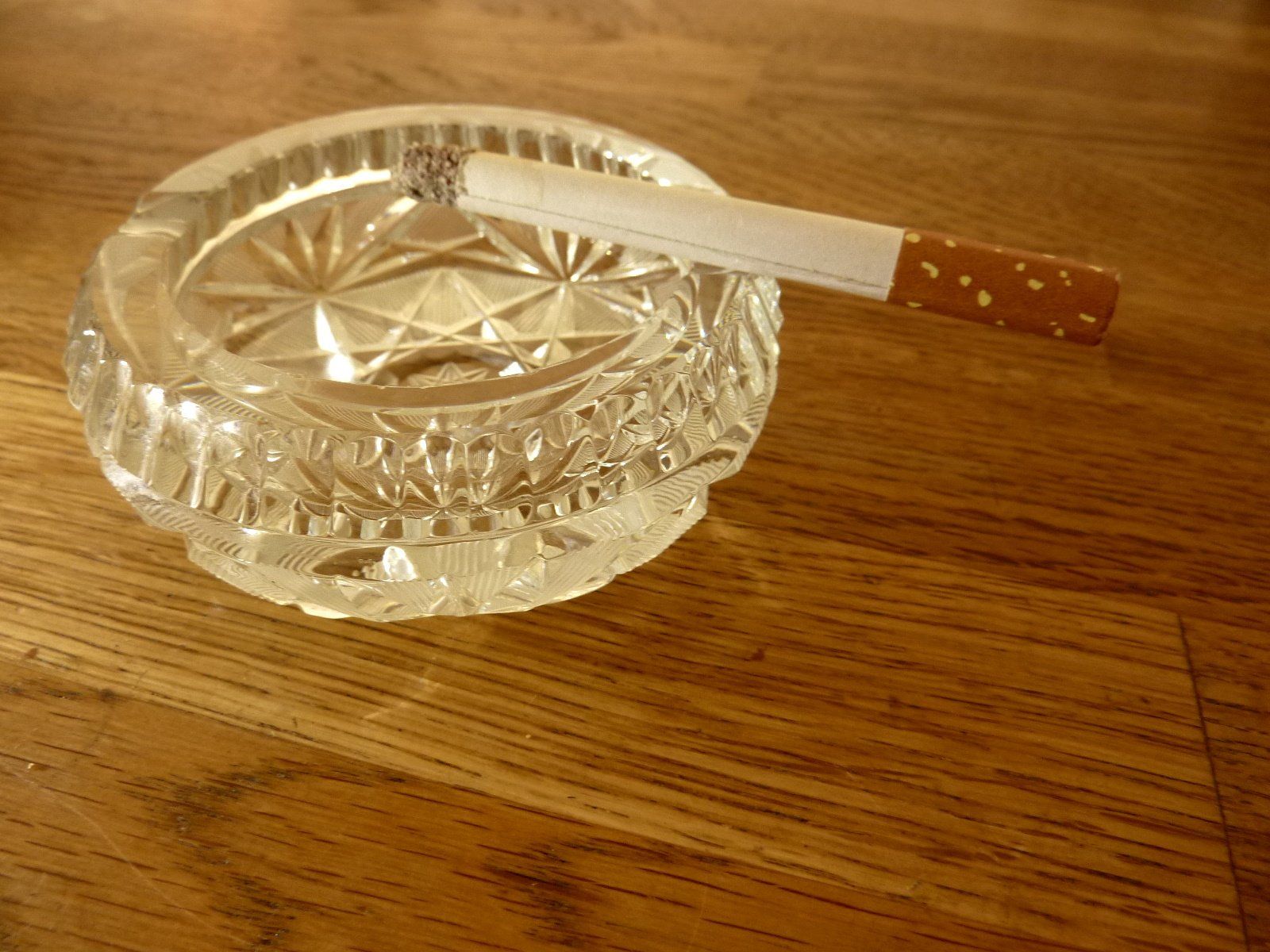 Aschenbecher: Aschenbecher strahlender Stern Kristallglas – Gebraucht aus Hochfelden von swissice 1