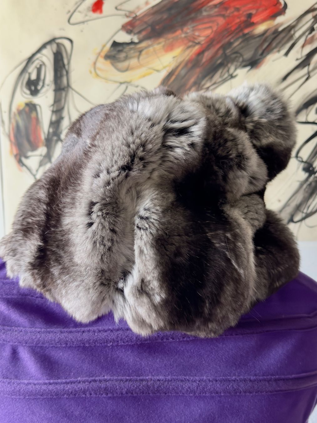 Copricapi, berretti & cappellini: Chinchilla Fur Hat With Pom Pom & matching Collar – Nuovo (secondo la descrizione) da Birsfelden venduto da Brut 1