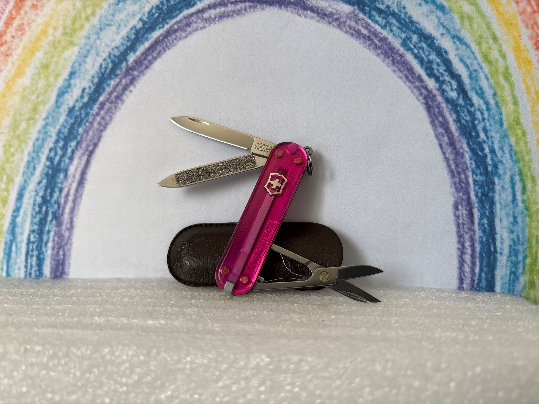Victorinox Coltelli tascabile: VICTORINOX - Classic pink trans - Sackmesser – Usato da Andwil SG venduto da Rainboli 2