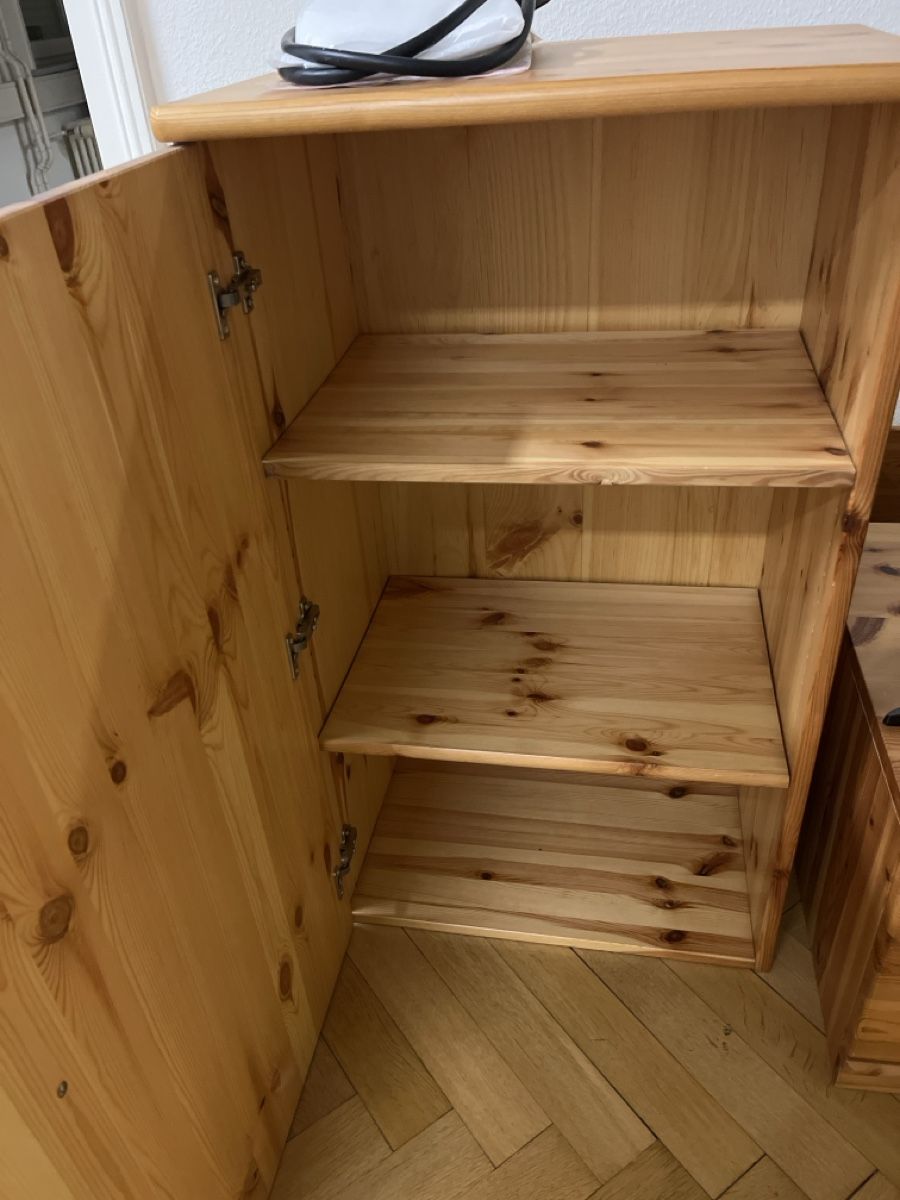 Armoires: Kleiner Schrank – D'occasion à Binningen par rde_rnw9 1